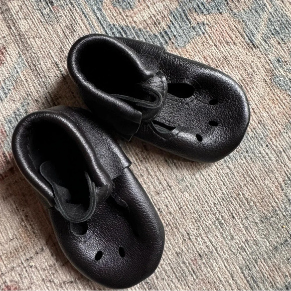 Janiepoo Leather Baby Mary Jane Moccasin Scallop Shoe NB-3M Adorable NEW - Picture 6 of 8
